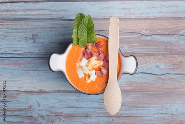 Obraz Ansalusian salmorejo with wooden spoon