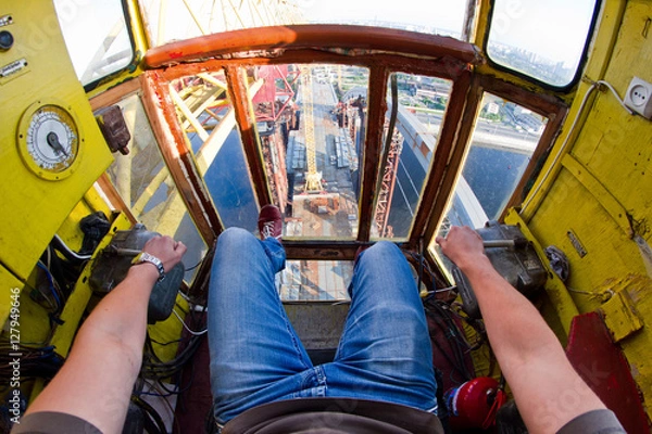 Obraz Widok z miejsca pracy operatora dźwigu