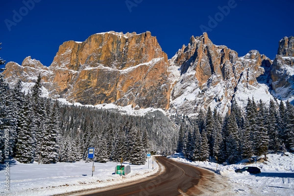 Obraz Beautiful panoramic view to the Sellaronda - the ski circuit around the Sella group in Dolomites, Italy - Badia, Gherdeina, Fascia. Extraordinary snowy peaks of the dolomites, southern Alps.