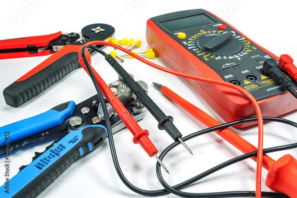 Obraz Narzędzia i sprzęt do prac elektrycznych na białym tle