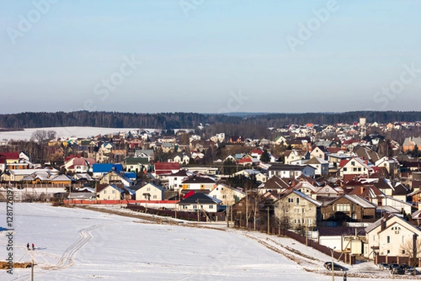 Obraz winter photography of a snowy suburban neighborhood, showcasing snow-covered houses and trees in a peaceful setting, perfect for seasonal marketing and landscape visuals.