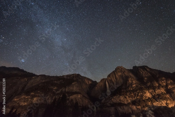 Fototapeta Mikly Way over Yosemite Falls