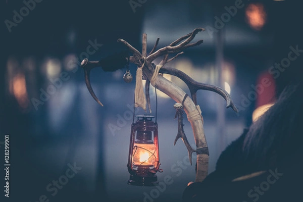 Obraz Laterne eines Perchten bei einem Perchtenlauf