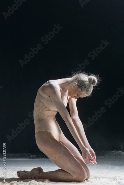 Obraz Dancing in flour dancer posing on a studio background