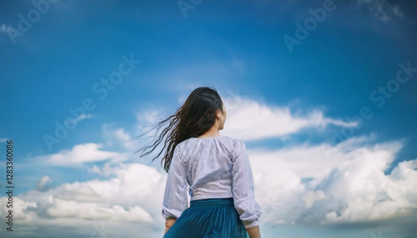 Fototapeta 空を見つめる女性