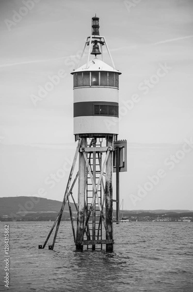 Obraz Romanshorner Leuchtturm einsam im Bodensee