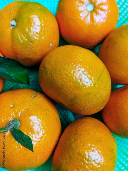 Fototapeta The beautiful oranges in a bowl.