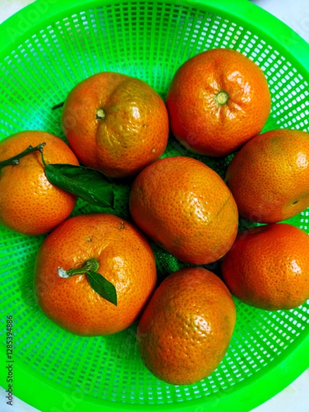 Fototapeta The beautiful oranges in a bowl.