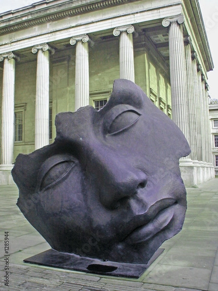 Obraz mask outside british museum