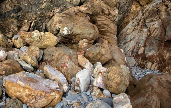 Obraz Big  stones boulders of various forms and sizes set in the оutdoors. Cobble stones on the ground for close-up.