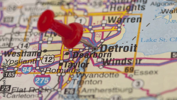 Fototapeta czerwona pinezka wskazująca na detroit