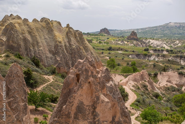 Fototapeta Cappadocia’s colorful rock formations, shaped by wind and water erosion, create a surreal landscape. Layers of volcanic rock reveal history, while valleys and cliffs form an awe-inspiring natural wond