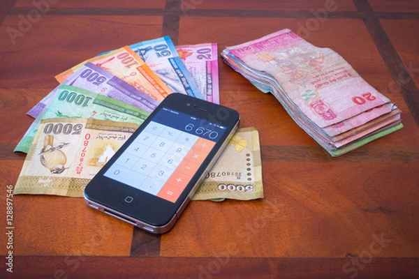 Obraz Смартфон (калькулятор) лежащий на деньгах.