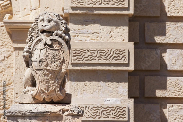 Fototapeta Lion statue at the entrance gate in the city of Mdina, Malta 