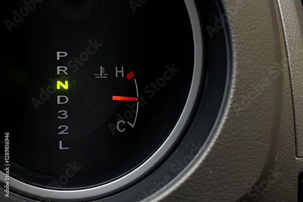 Obraz car automatic transmission indicator light showing “N” position , Neutral position 