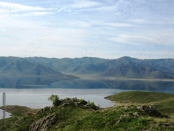 Fototapeta Раннее утро над водохранилищем.