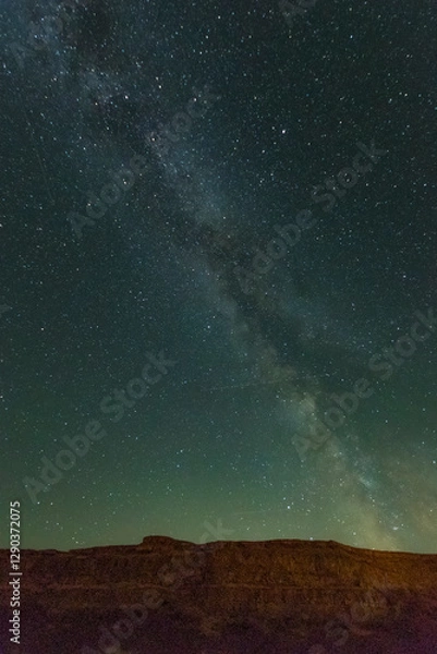 Fototapeta A breathtaking view of the night sky filled with sparkling stars, providing a profound sense of wonder and connection to the vast cosmos that surrounds us.