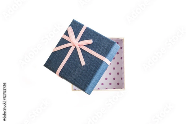 Obraz A gift box isolated on white background. 