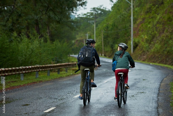 Fototapeta Couple on bikes