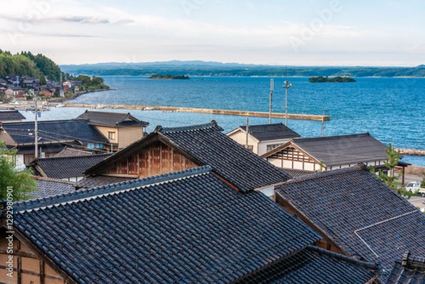 Obraz 石川県　七尾市の黒い瓦屋根　9月
