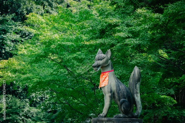 Obraz Fox statue in a traditional Japanese temple