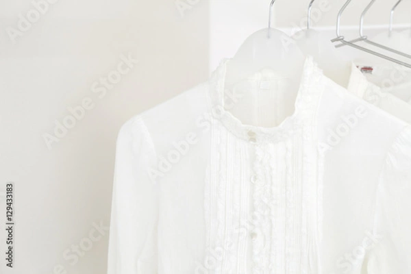 Obraz レディース　白いブラウス