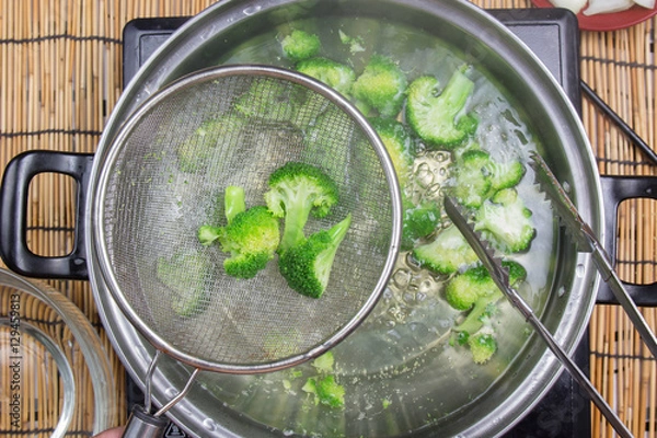 Obraz Chef boiling Broccoli in pan