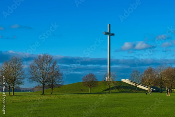 Obraz The Papal Cross in The Phoenix Park early in the morning