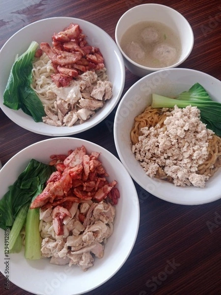 Obraz Delicious bowl of chicken noodle