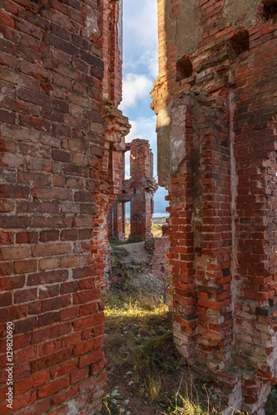 Fototapeta City Disna. The ruins of the hospital in the small city of Belarus of red brick. The building is in a dilapidated condition. The ancient city where Jews lived