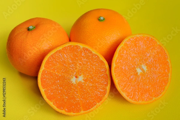 Obraz 黄色背景で撮影したセトカ