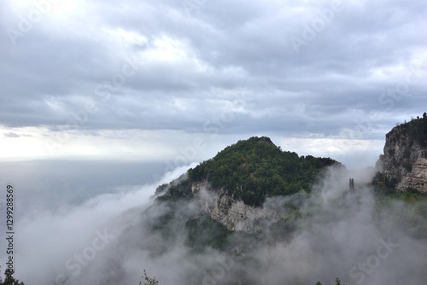 Obraz Path of the Gods or Sentiero Degli Dei over the clouds, Agerola, Kampania, Neapol, Italy