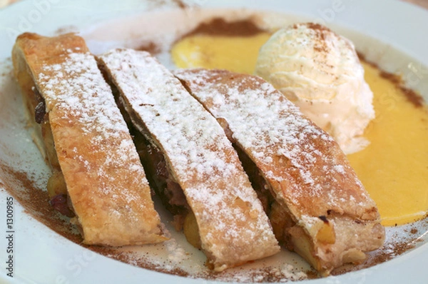 Obraz apple pie (vienna strudel) with ice-cream