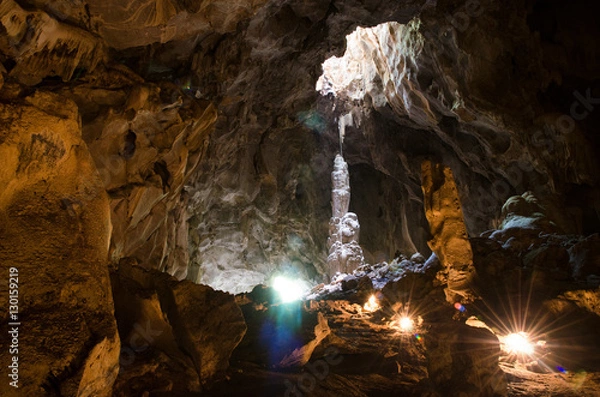 Obraz The giant stalagmite in the cave