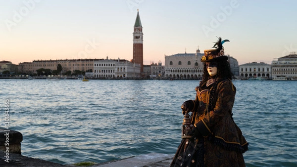 Obraz Venice, Italy - People dressed in carnival masks are photographed by tourists in the scenery of the ancient Venetian palaces