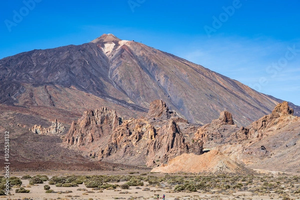 Obraz El Teide Vulkan mit Felsformationen aus Lava im Teide Nationalpark auf der kanarischen Insel Teneriffa, Spanien