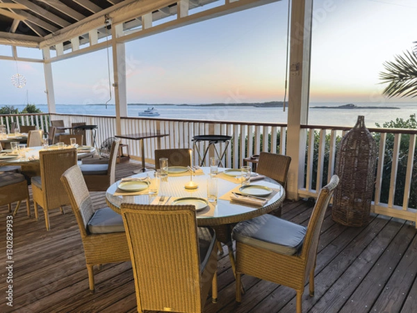 Fototapeta La table d'un restaurant au bord de mer. Une vue sur l'océan.