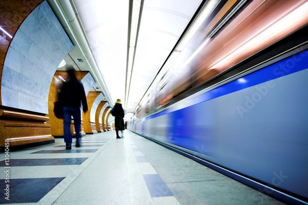 Obraz Pociąg na stacji podziemnej