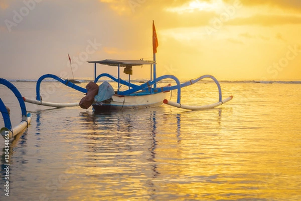 Fototapeta Sanur beach is a coastal stretch of beach east of Denpasar in southeast Bali, and a lot of traditional fishing boats(spider boat), is one of the famous tourist beaches on the island of Bali 