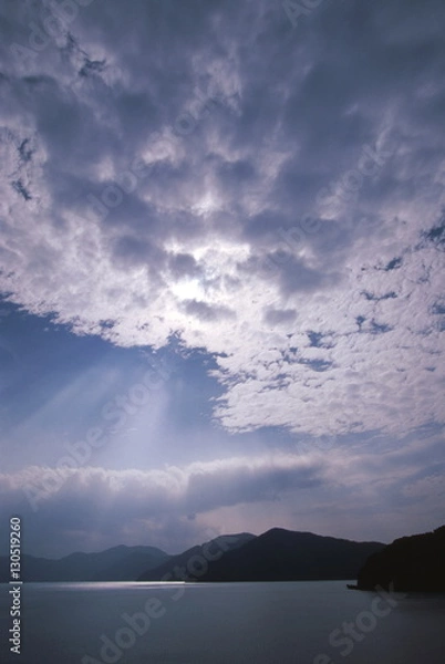 Obraz 雲と薄明光線