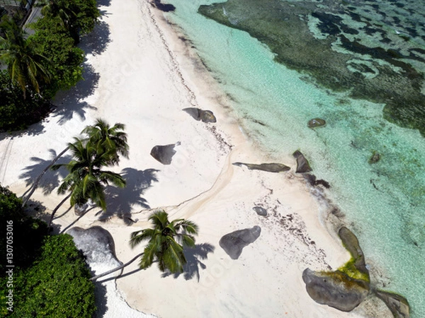 Obraz Anse Cocs beach, La Digue Seychelles, tropical beach during a luxury vacation in Seychelles. Tropical beach Anse Cocs beach, La Digue, Praslin, Mahe Seychelles with turqouse colored ocean