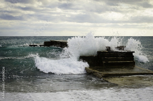 Obraz волны на море осенью