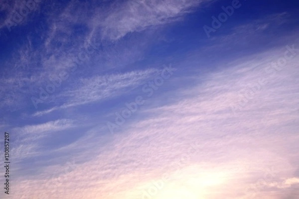 Fototapeta 爽やかなはけ雲の背景素材