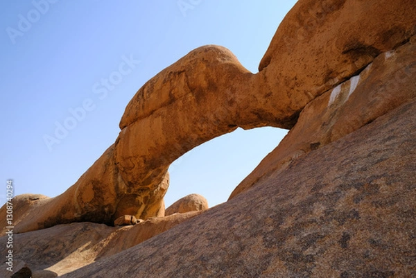 Obraz The Bridge, the iconic Spitzkoppe arch, a natural rock formation in the heart of the Namibian desert : Damaraland.