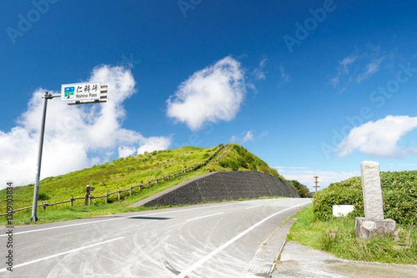 Obraz 静岡県道59号（伊東西伊豆線）と仁科峠の標識