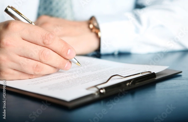 Obraz signing finance contract