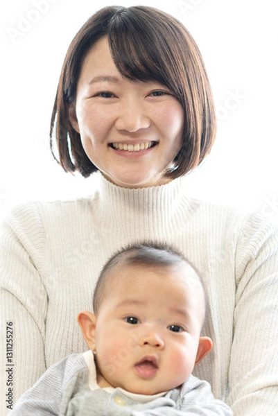 Fototapeta 赤ちゃんを抱いた若い母親