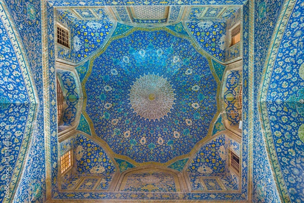 Fototapeta Ceiling patterns in one of the buildings of the Shah Mosque complex (Imam Mosque), Isfahan, Iran. Building was built in 1611-1641. Ceiling and walls are decorated with colorful Persian patterns
