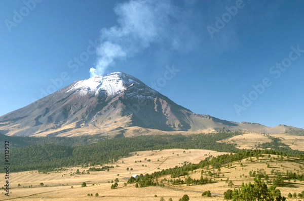 Obraz active snowcapped popocatepetl volcano