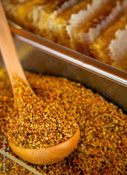 Obraz Sweet Healthy and Organic Honeycomb and Pollen